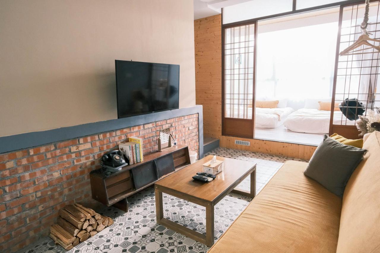 South Gate Home Stay Тайнань Экстерьер фото