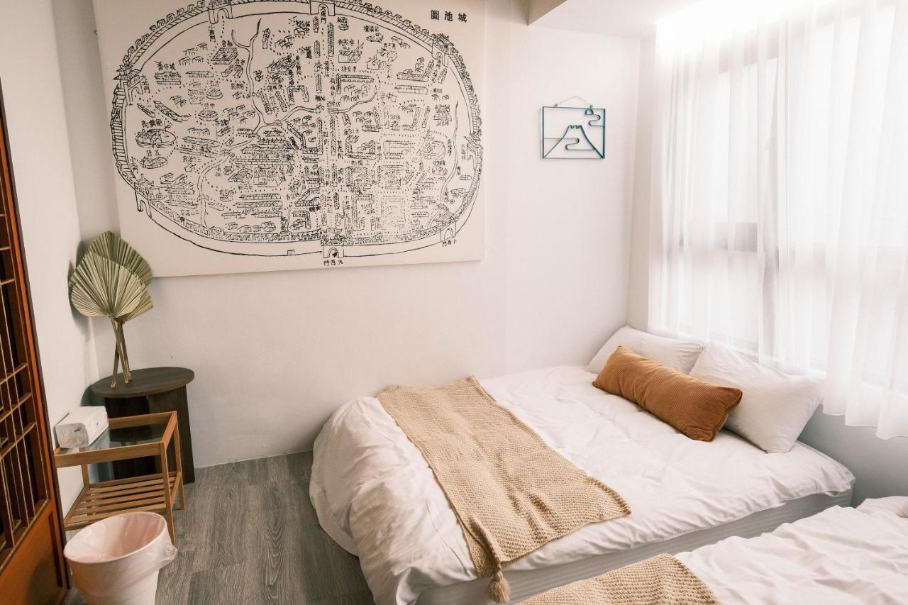 South Gate Home Stay Тайнань Экстерьер фото