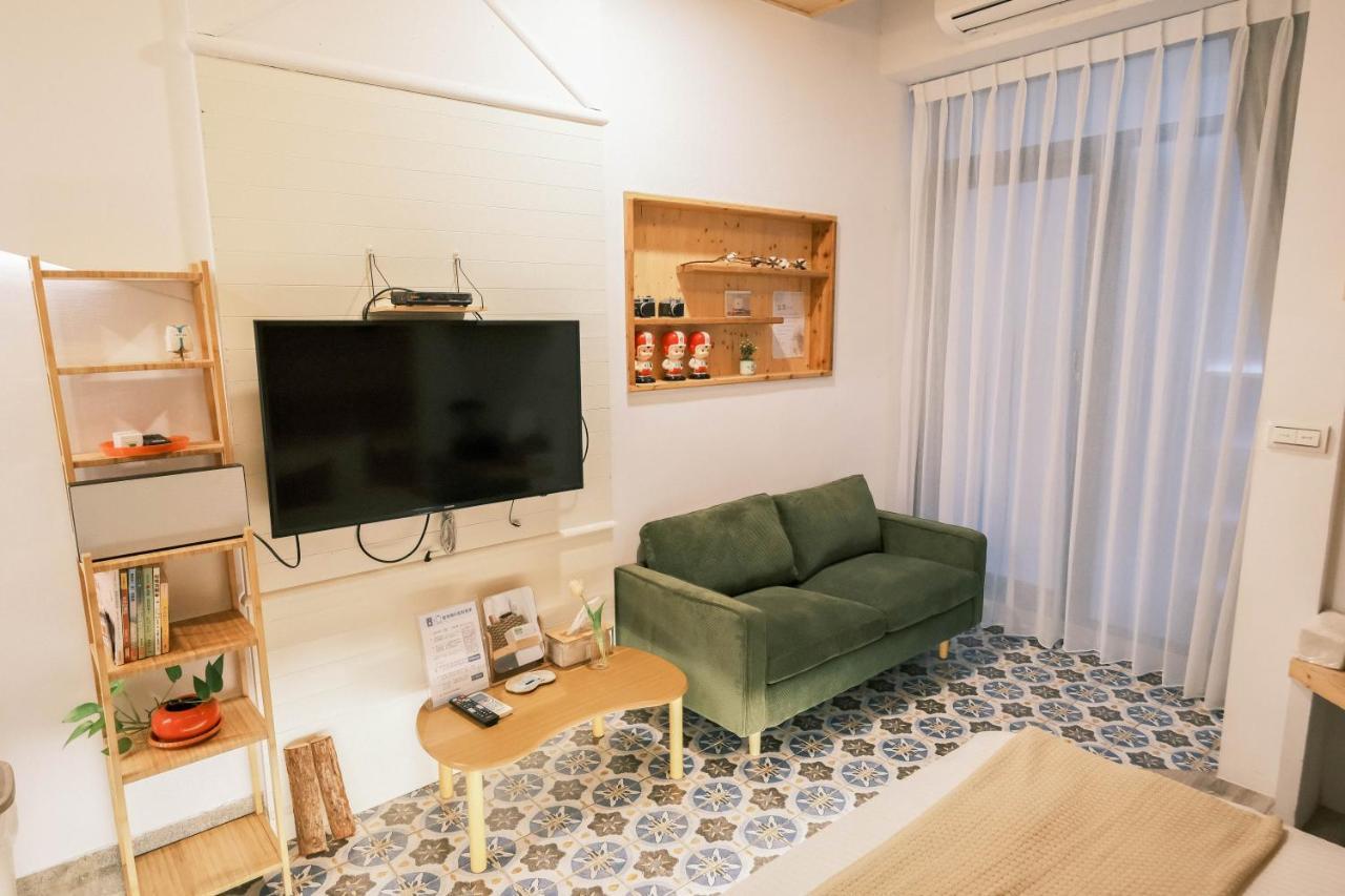 South Gate Home Stay Тайнань Экстерьер фото