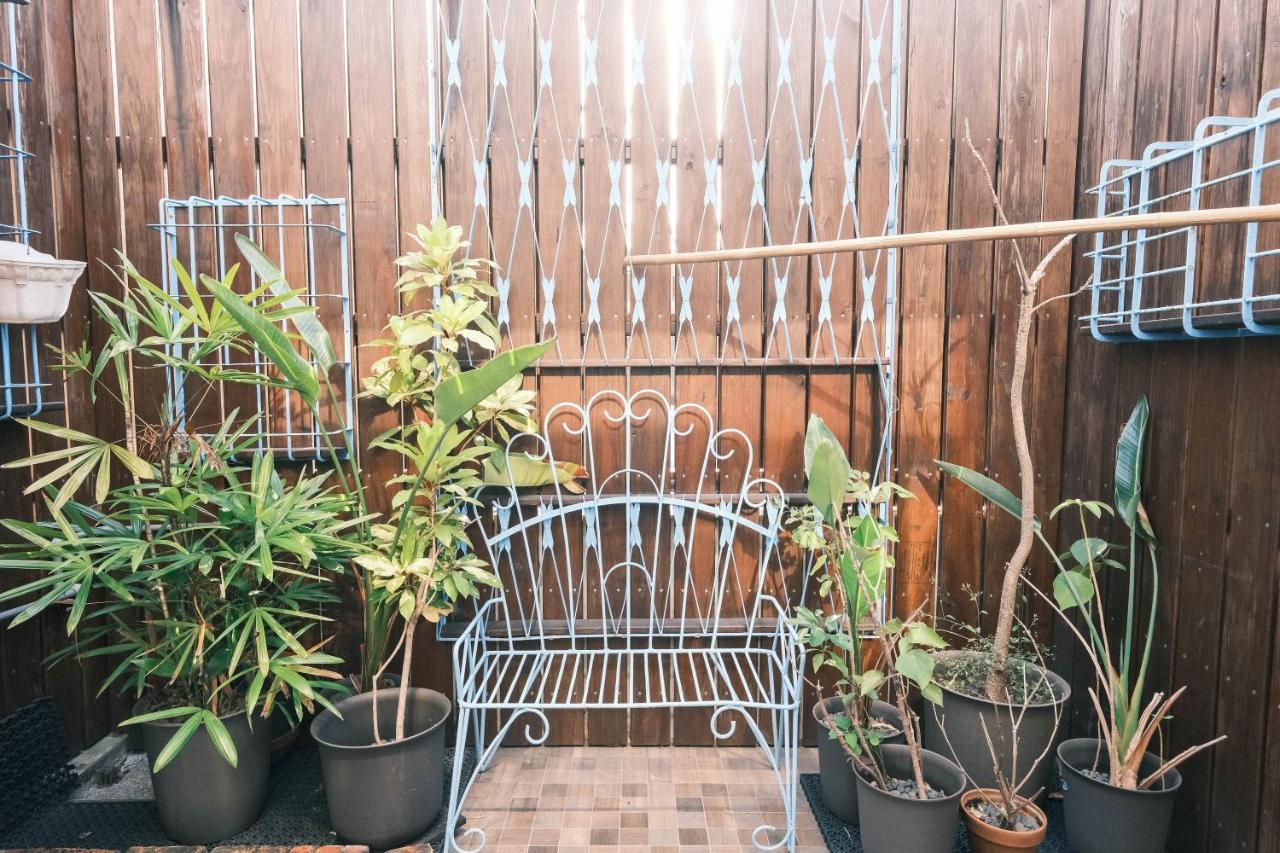 South Gate Home Stay Тайнань Экстерьер фото
